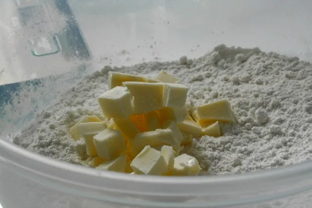 小麦粉とバター